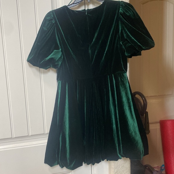 Green velvety dress - Picture 2 of 3